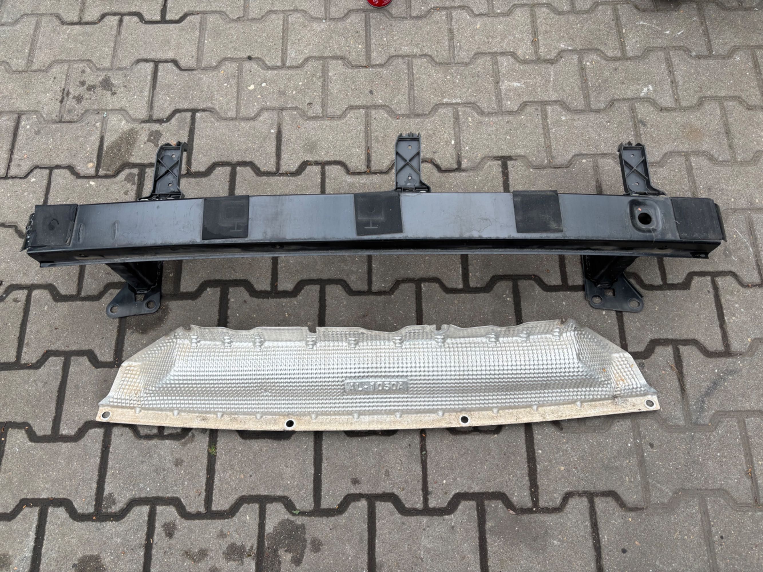 Belka zderzaka tył Renault Twingo III kompletna.