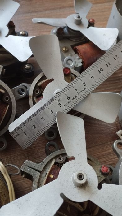 Моторчик электромотор 220В  50Гц  2450 об/мин конденсатор