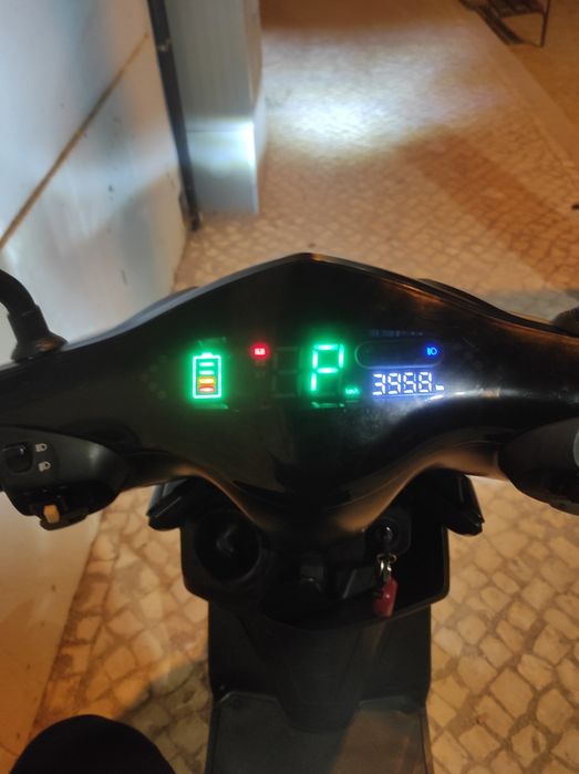 Moto elétrica em ótimo estado