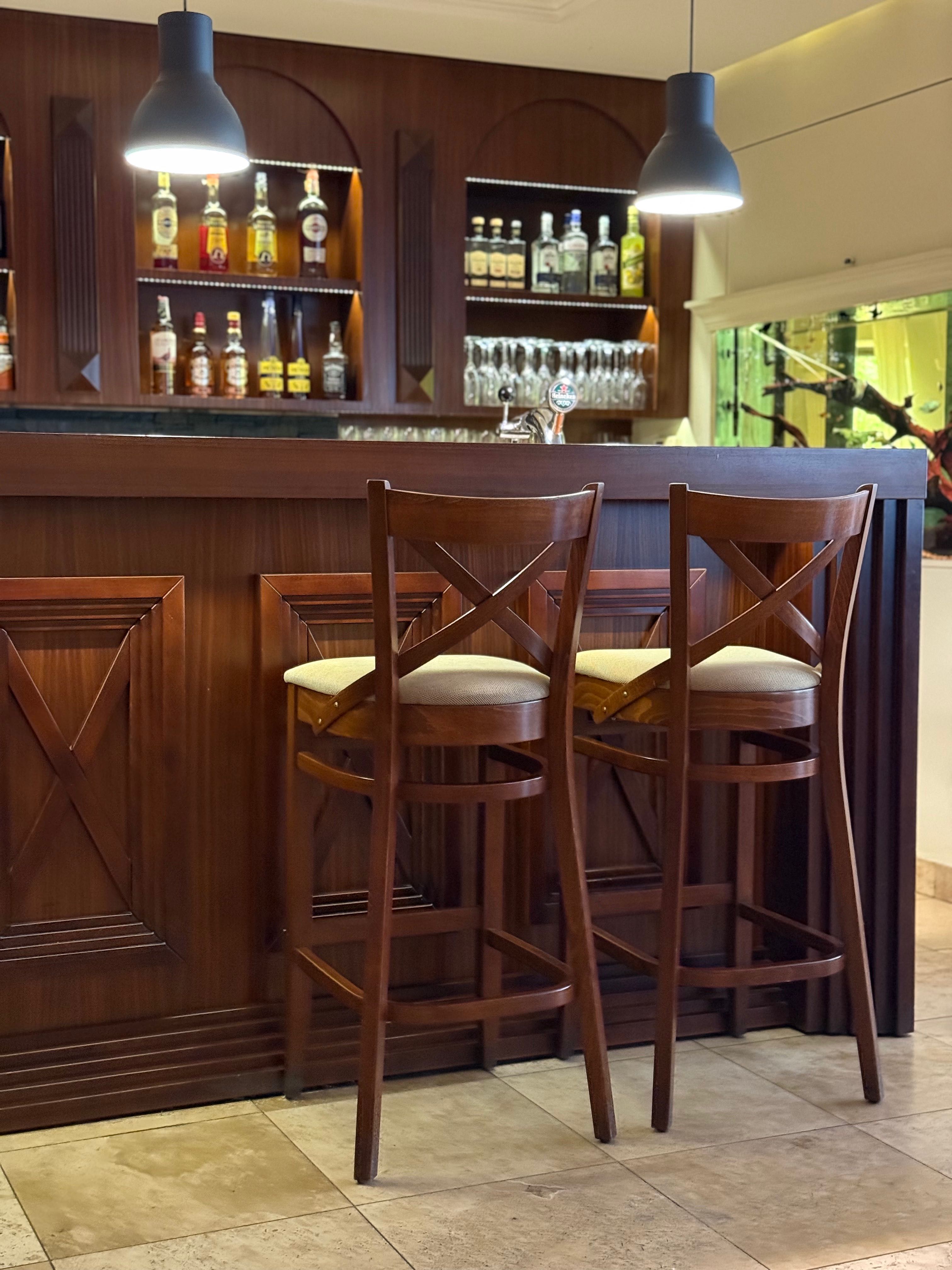 BAR Z ZABUDOWĄ FORNIR Orzech amerykański