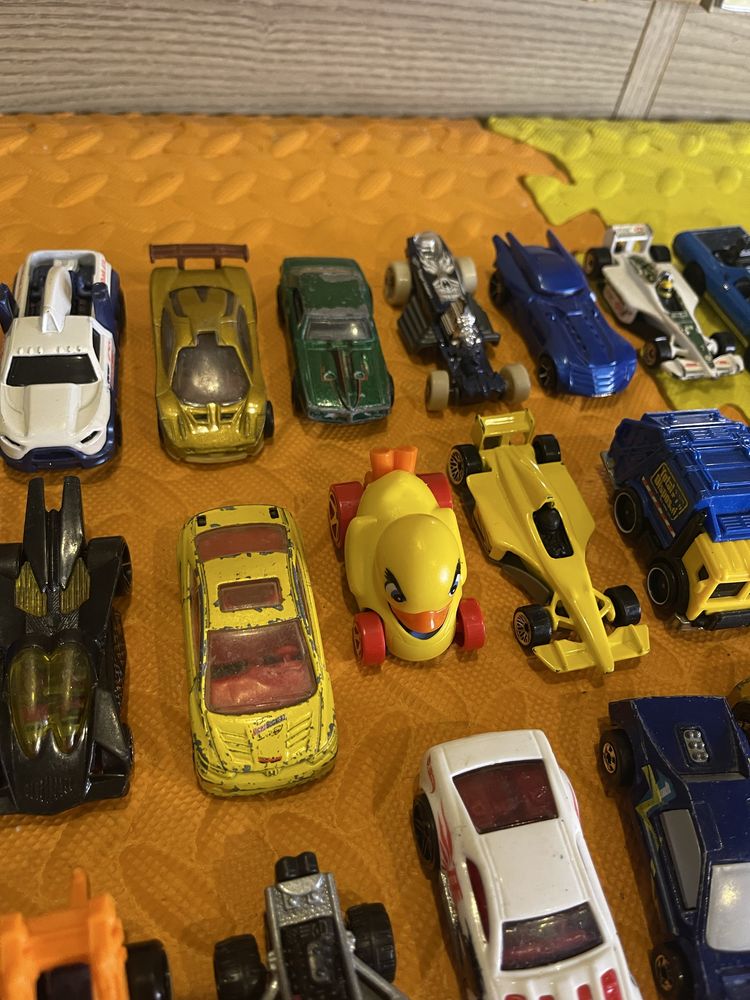Машинки hot wheels