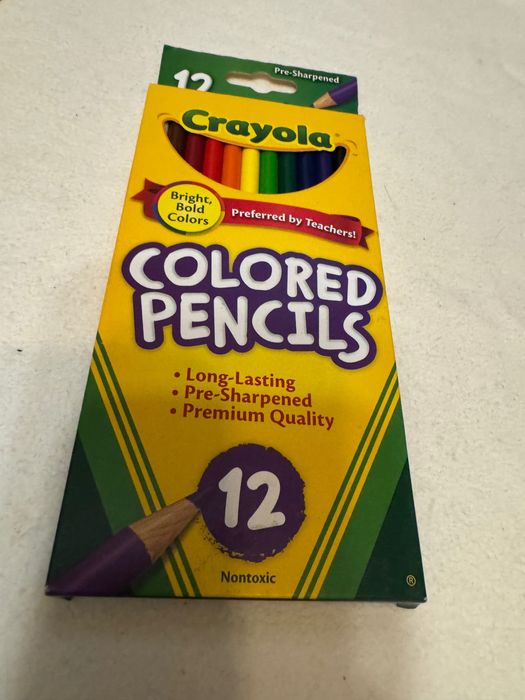 Цветные карандаши 12 шт и фломастеры Crayola 10 шт смываемые
