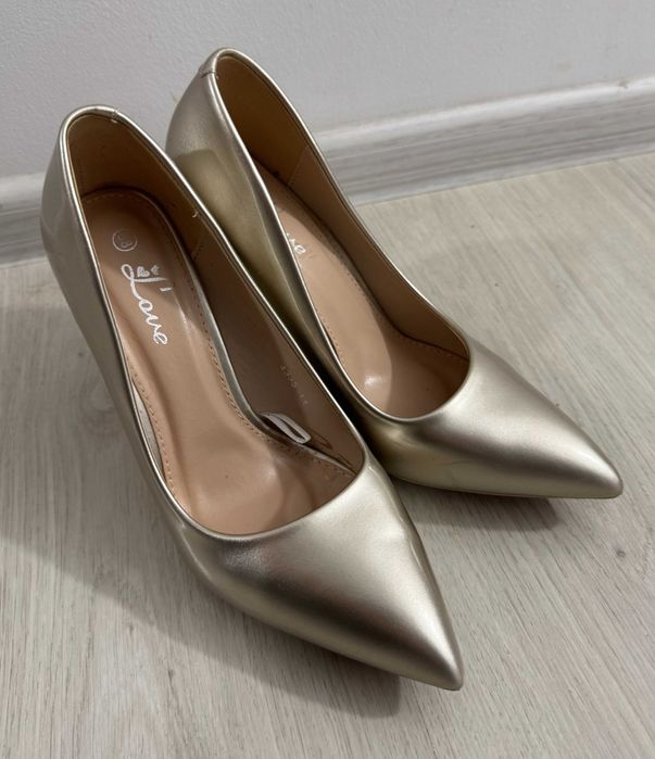 Туфлі жіночі кремові