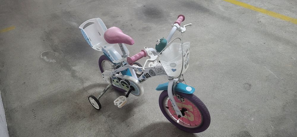 Bicicleta de menina da LOL