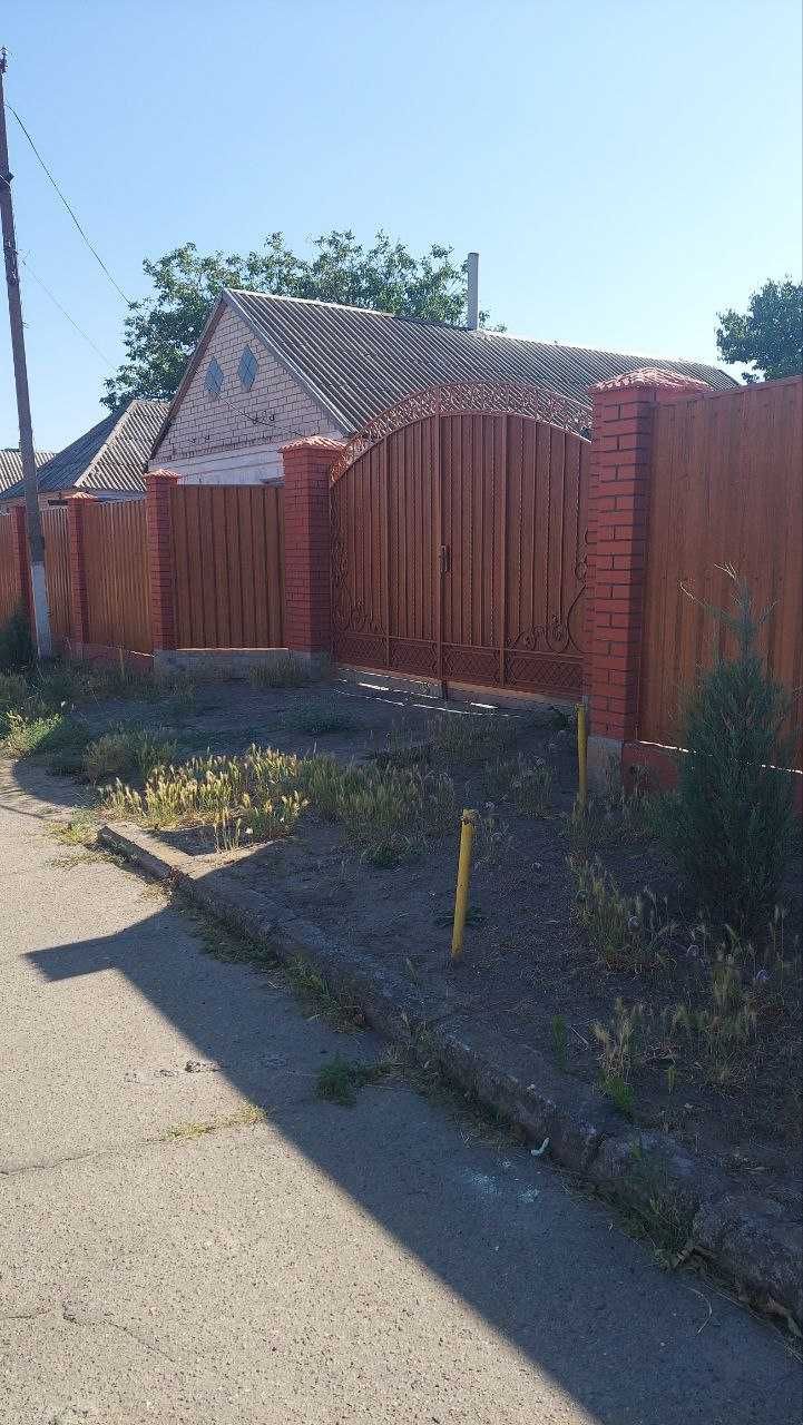 Продам дом в селе Калиновка, участок 14 соток, первая улица от речки