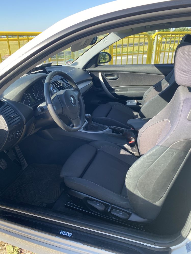 BMW seria 1, 2.0 benzyna, napęd tył. Mały przebieg. Rocznik 2009.