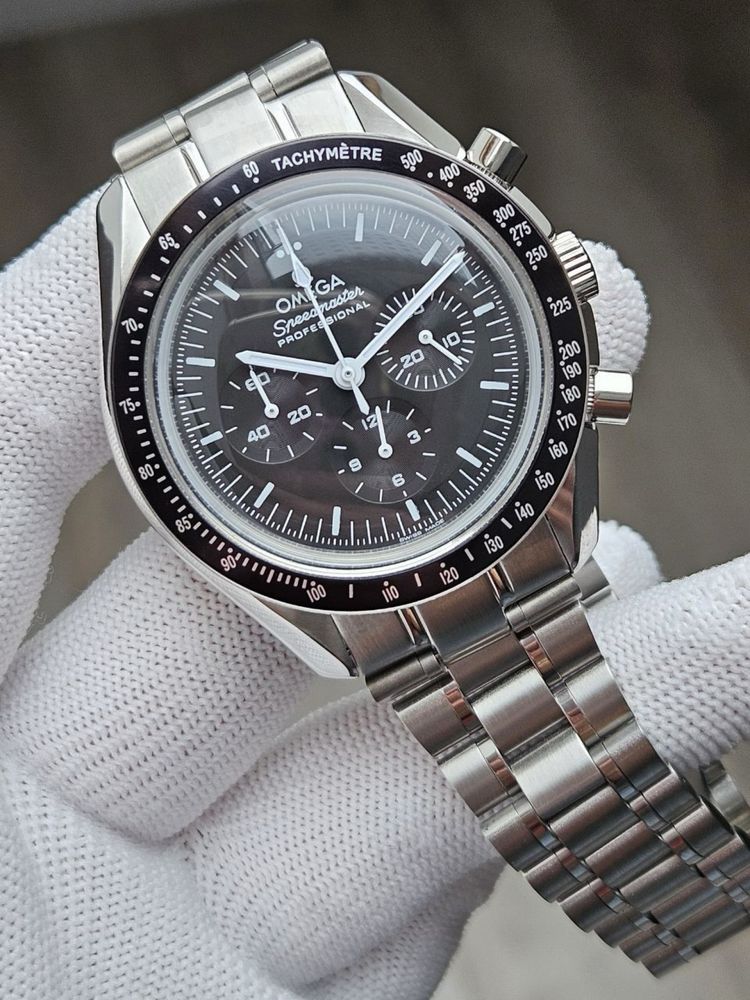 Швейцарские часы с хронографом Omega Speedmaster Moonwatch