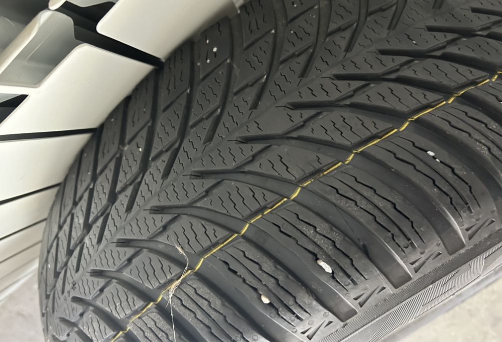 Felgi z oponami zimowymi Nokian Volvo 235/65/17