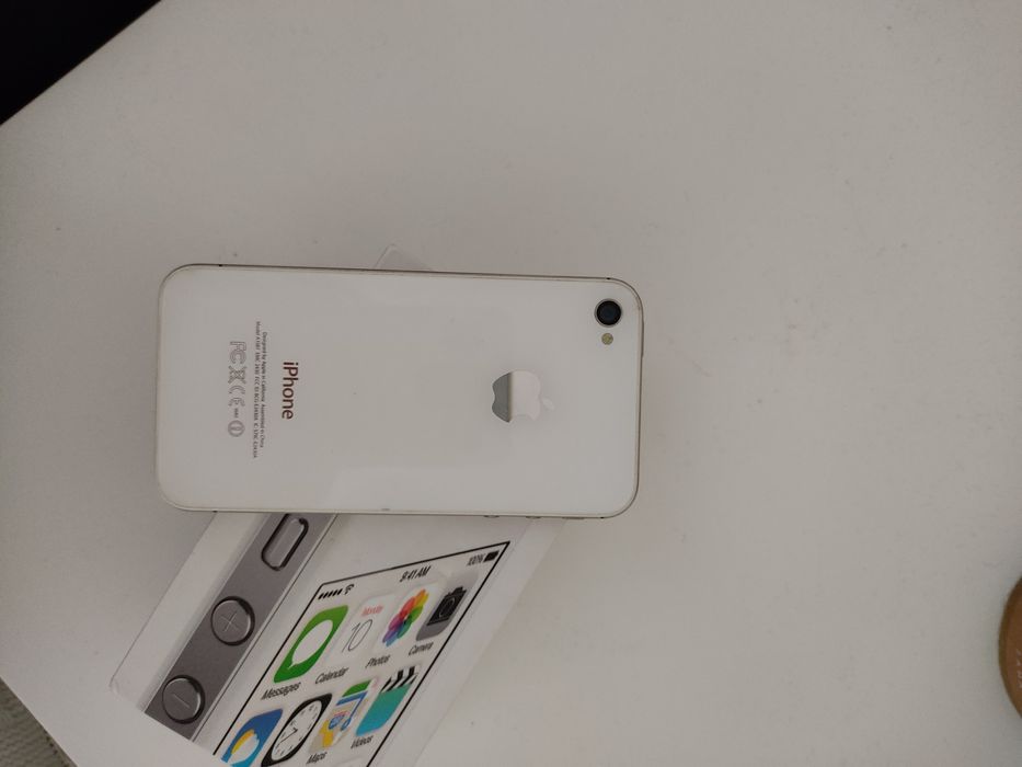 iPhone 4s память 8 Gb