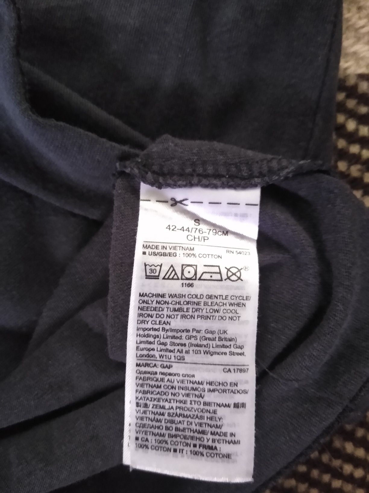 футболка GAP черная c черепом