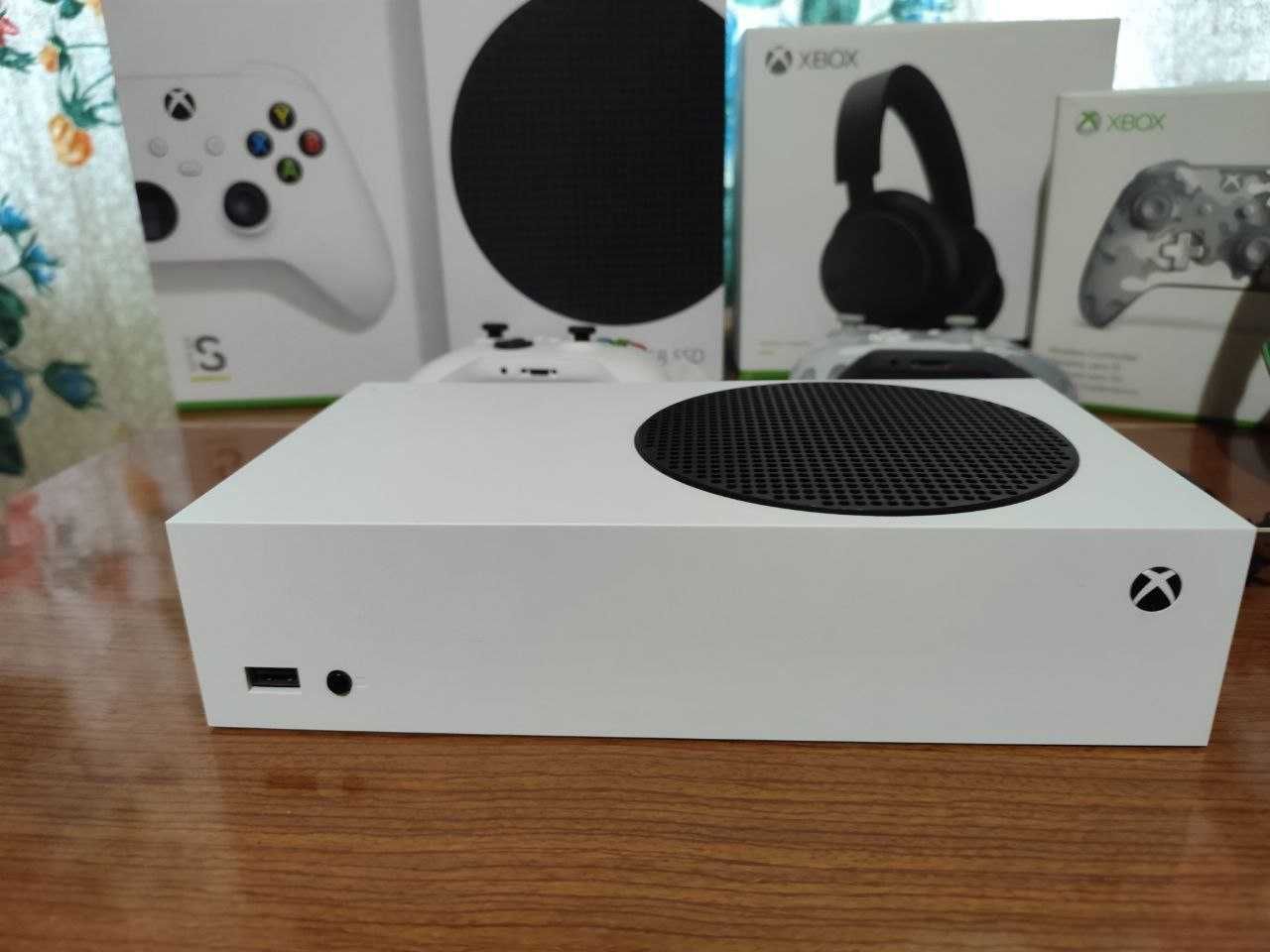 Xbox Series S 512Gb комплект (+ геймпад, + наушники/гарнитура)