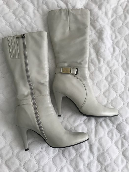 Чоботи шкіряні , молочні