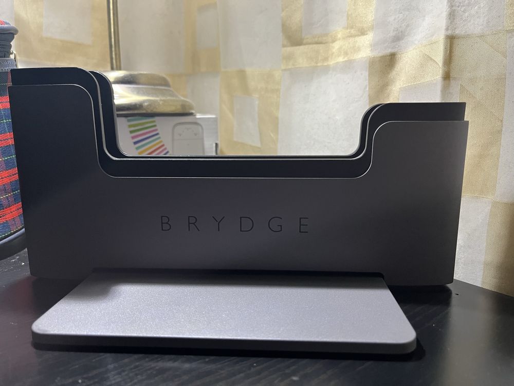 Vertical Dock BRYDGE