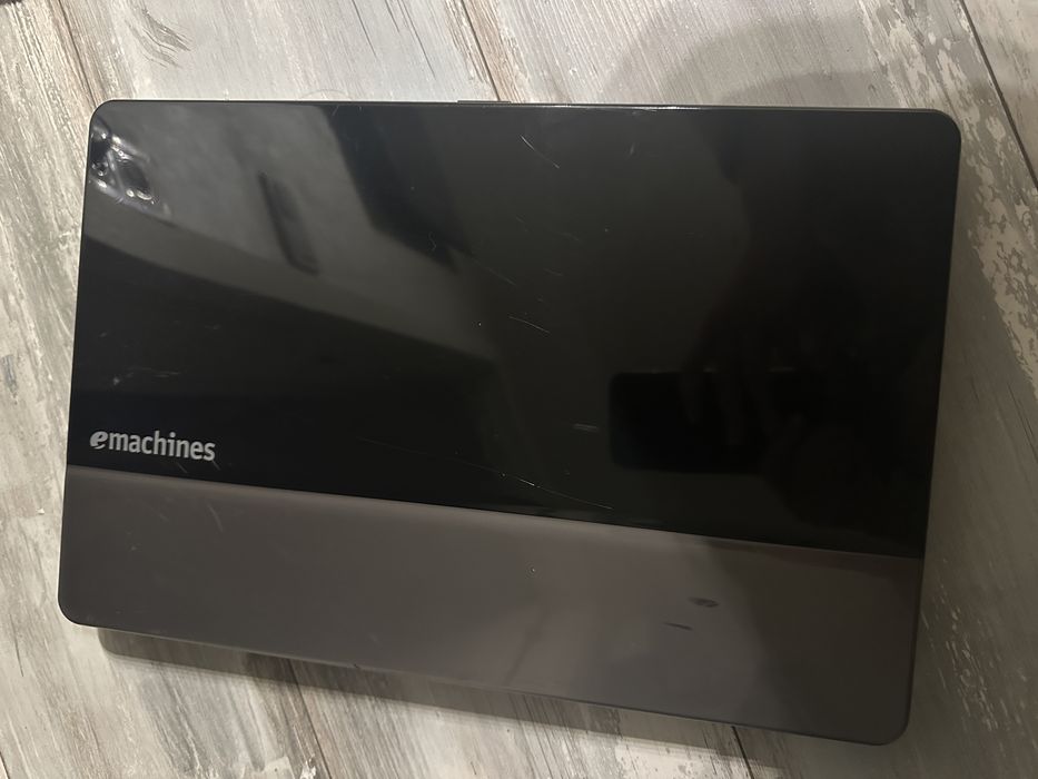 Б/у нероб ноут Emachines E440