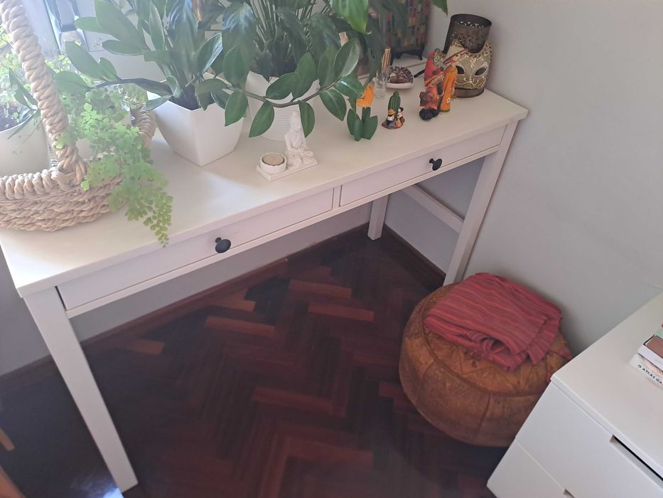 Secretária IKEA HEMNES