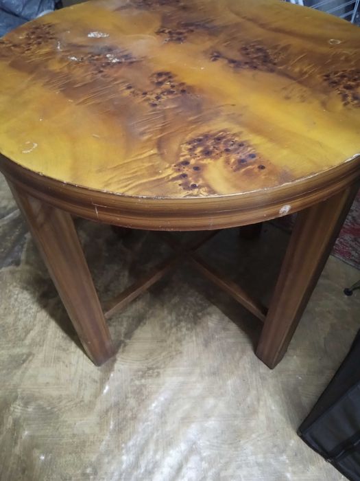 Stół okrągły, drewniany z lat 50-tych