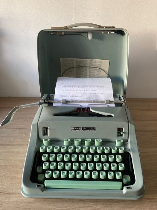 Máquina de escrever  *** Hermes 3000