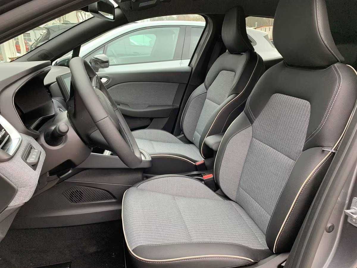 Wynajem samochodu Renault Clio z Instalacją LPG