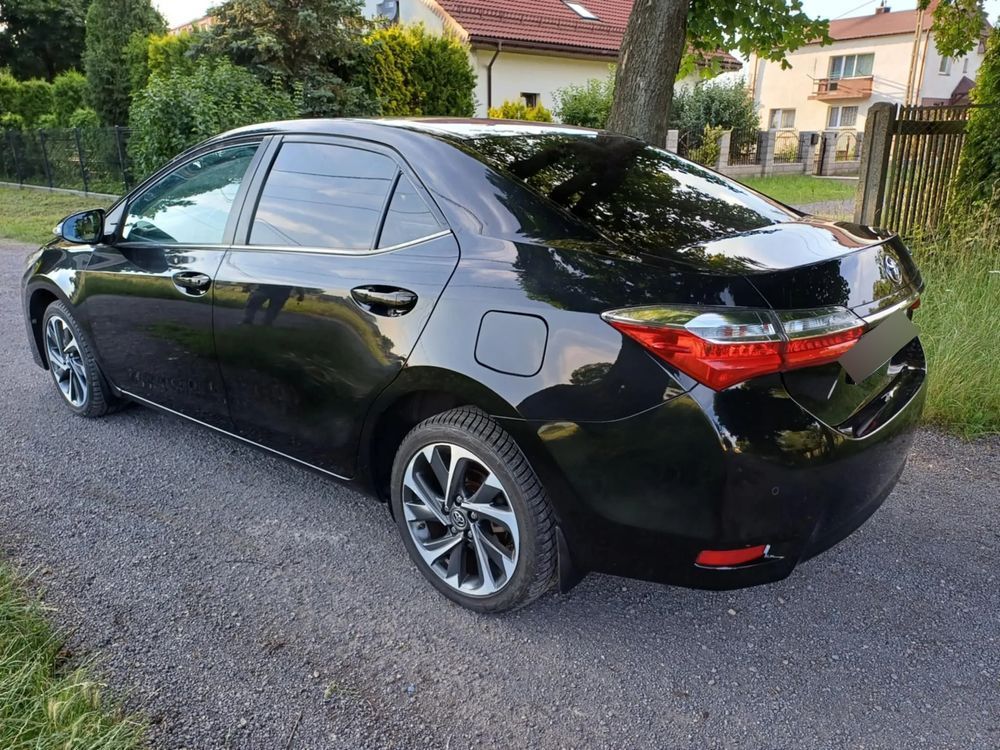 Toyota Corolla Stan bardzo dobry, od nowości serwisowany w ASO co 15 000 km.