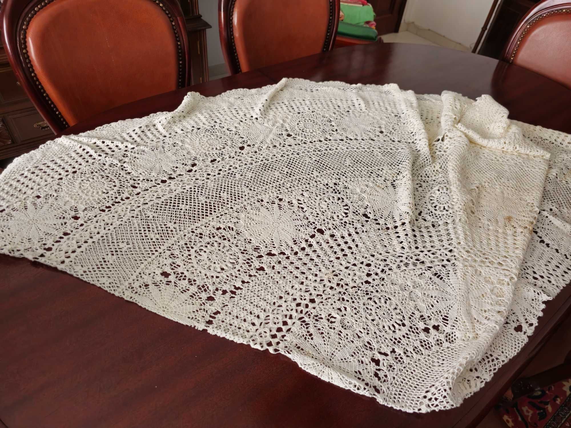 Toalha de crochet (renda) - feita à mão - tem cerca de 50 anos