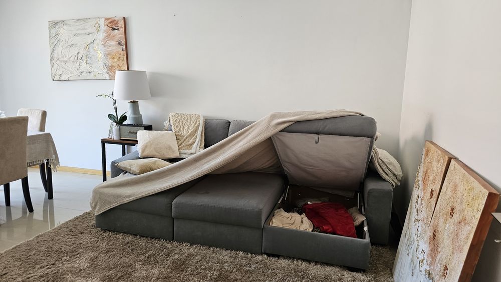 Sofá com chaise longue e arrumação ruffalo