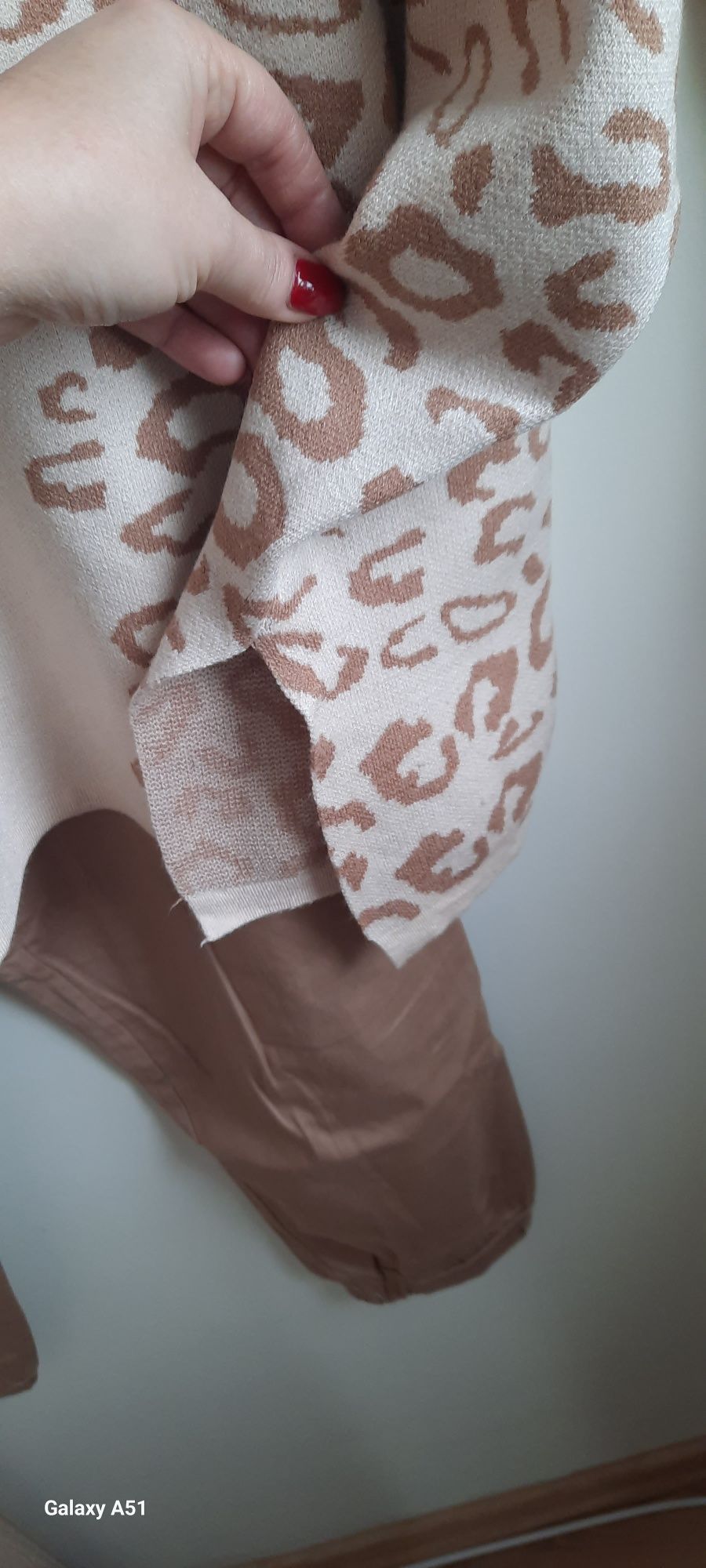 Oversize sweter z golfem panterka cętki Minouu
