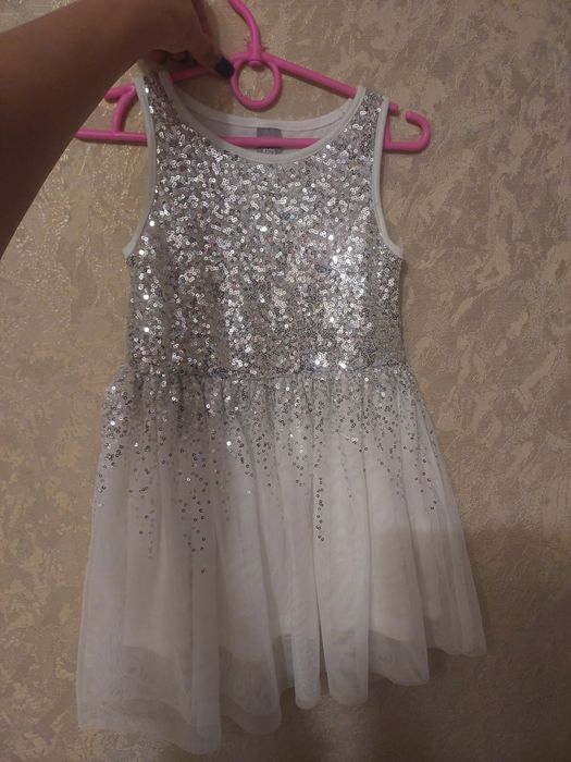 Сукня 104-110р.біла,молочна,срібна,сніжинка на новий рік.3-5 років