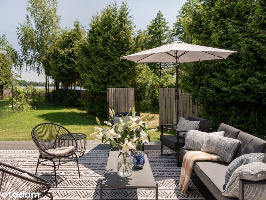 Domek mobilny na działce z widokiem na jezioro