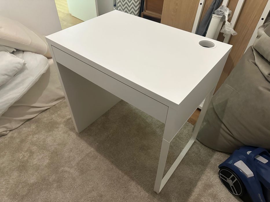 Secretária IKEA - Micke 73 x 50 cm em ótimo estado com apenas 2 meses