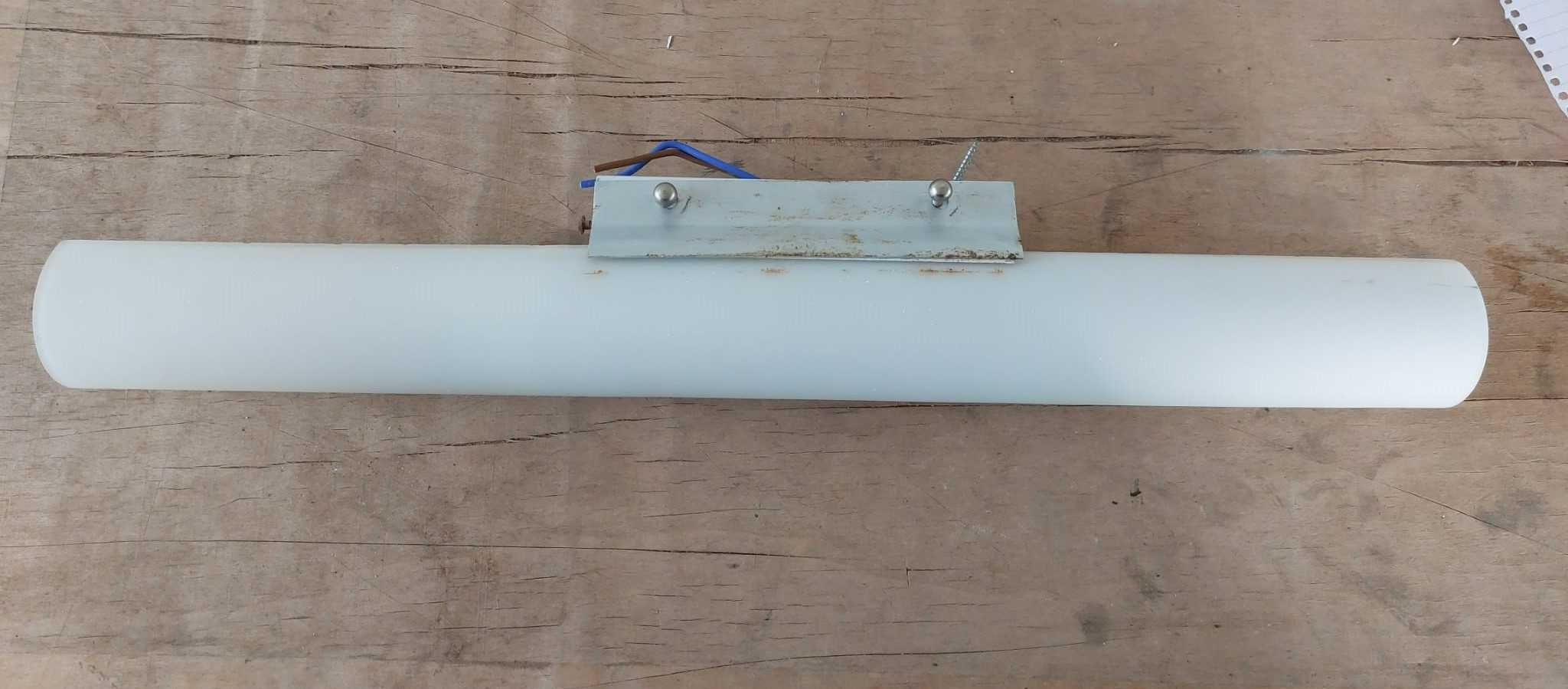 Candeeiro de parede em forma de tubo