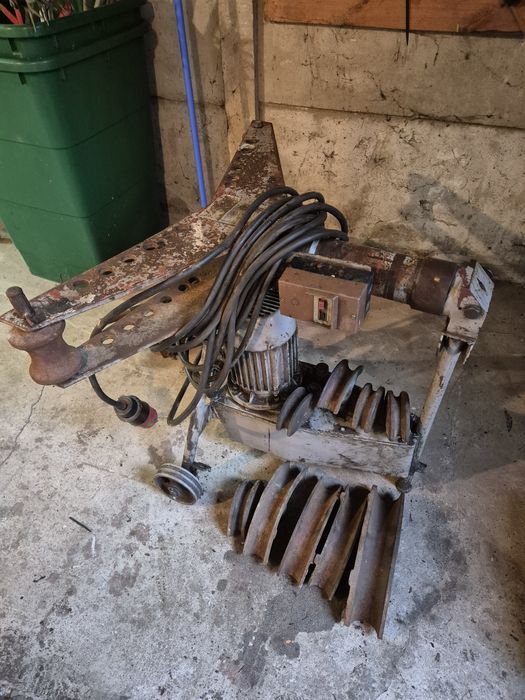 Giętarka do rur elektryczno-hydrauliczna