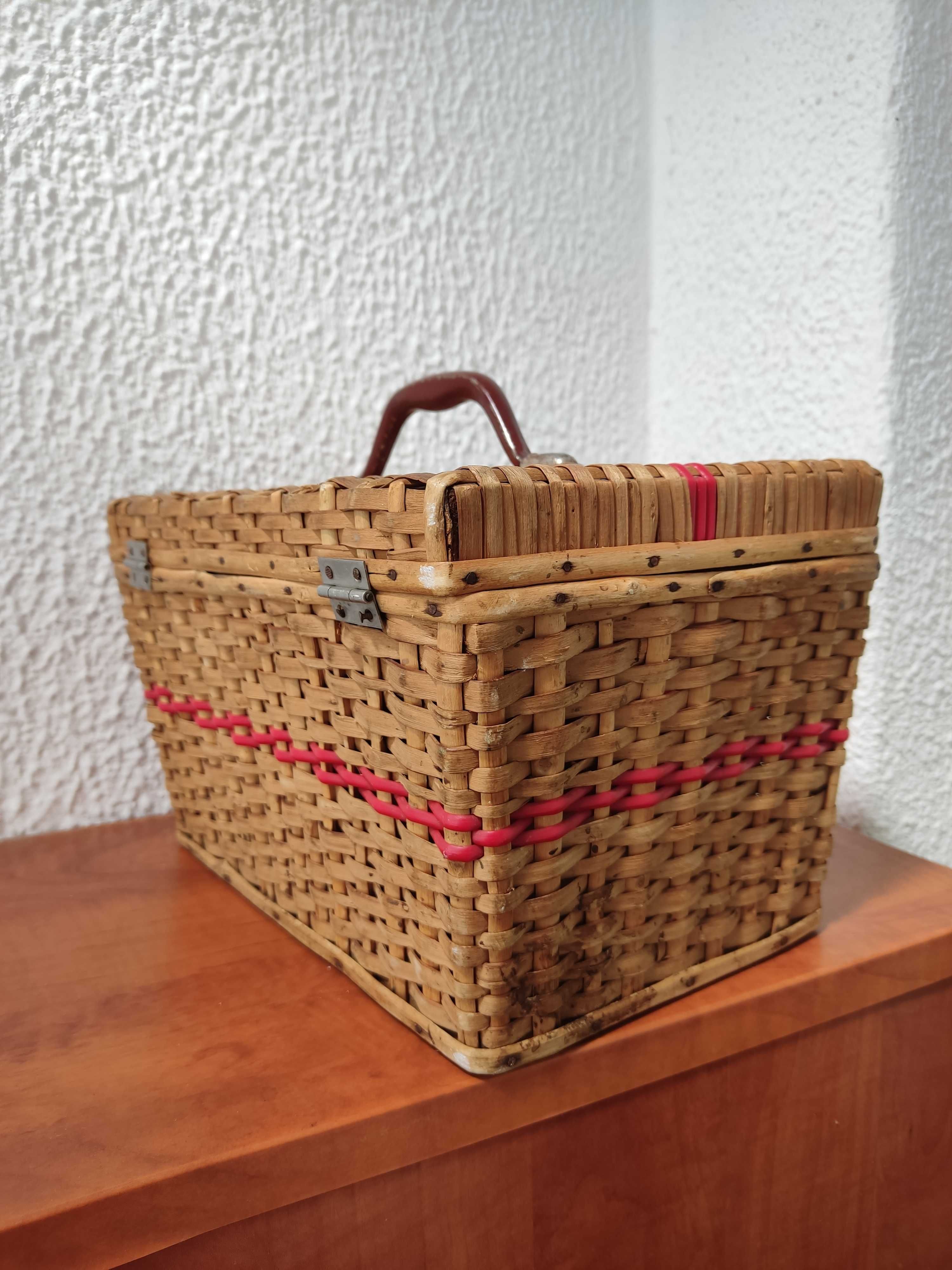 Cesta em verga vintage