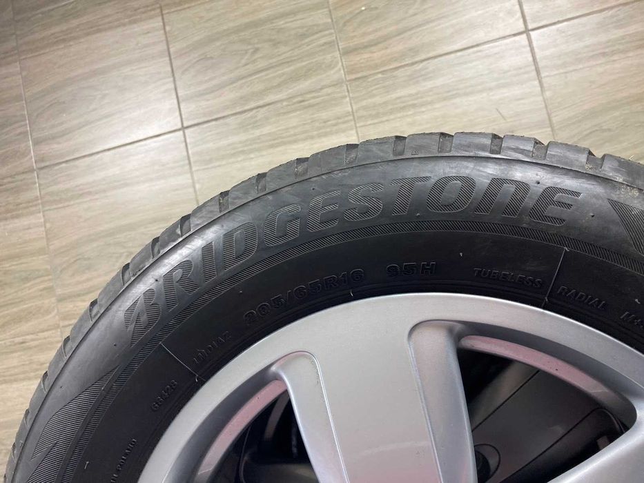 Зимові шини 205/65 R16 95H * Bridgestone Blizzak LM001
