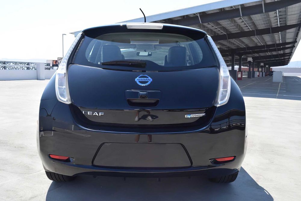 Nissan LEAF      2015