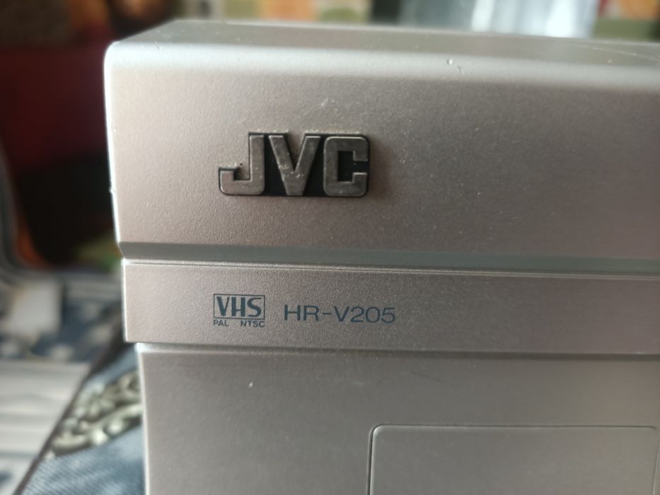 Відеомагнітофон  JVC
