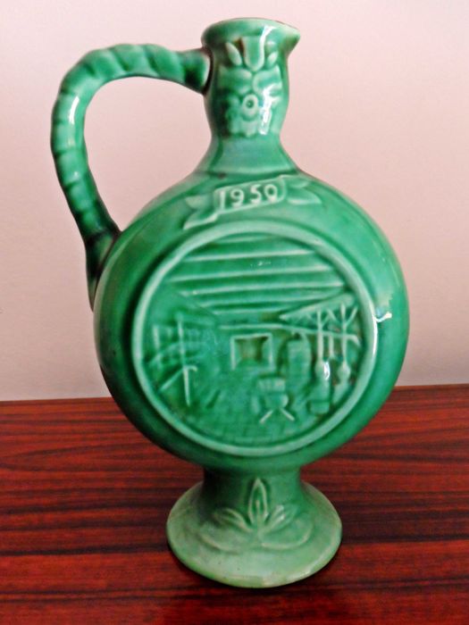 Garrafas de cerâmica antigas