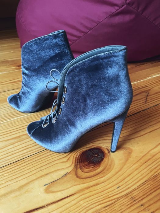 Гарні велюрові туфлі/ботильйони, 37 розмір