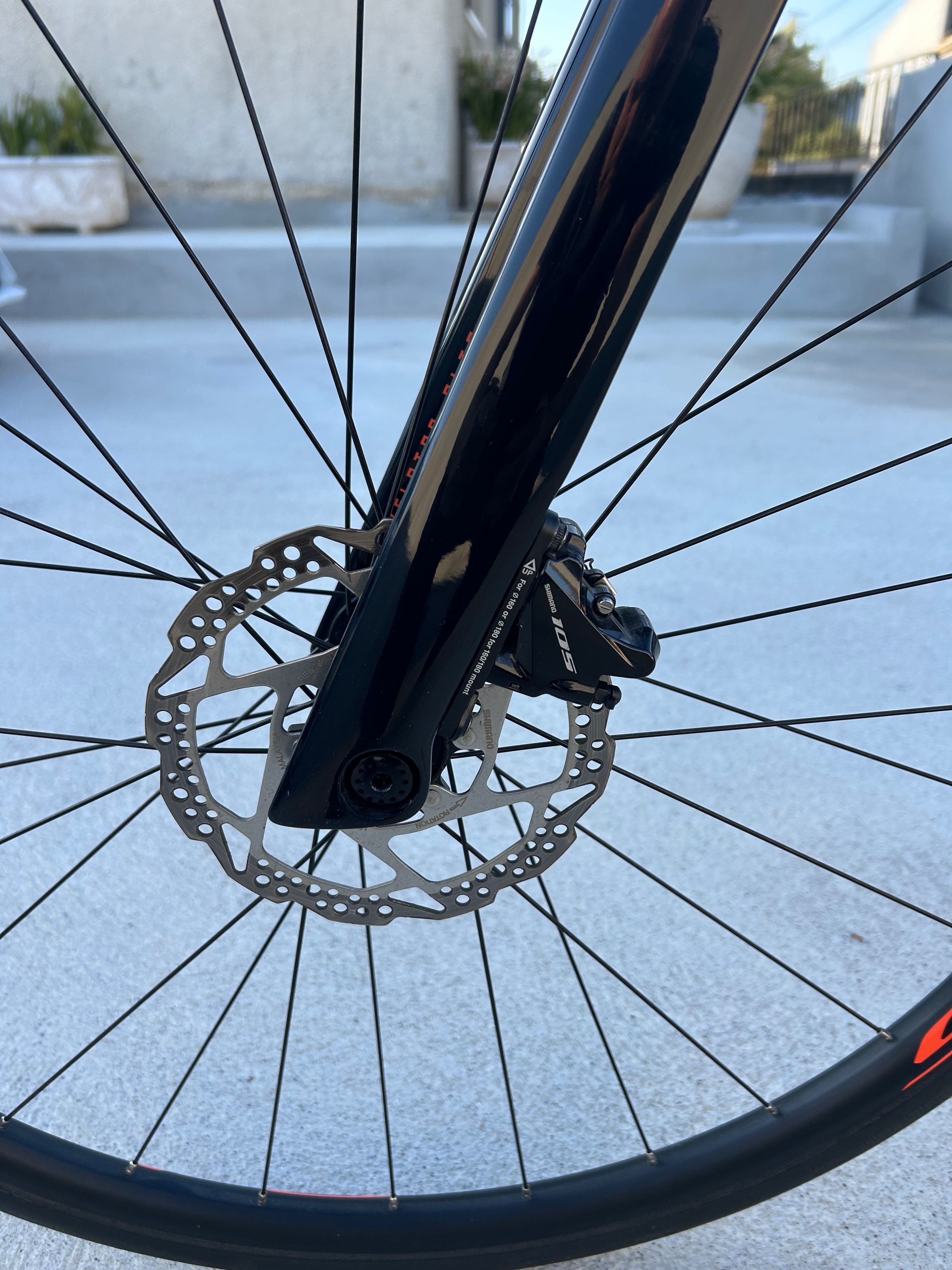 Bicicleta de estrada completamente nova