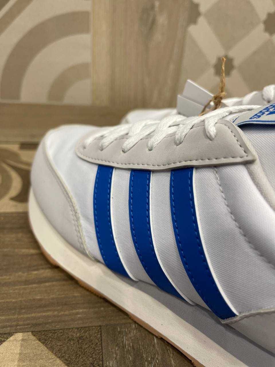 Розпродаж! Нові кросівки Adidas (40 2/3)