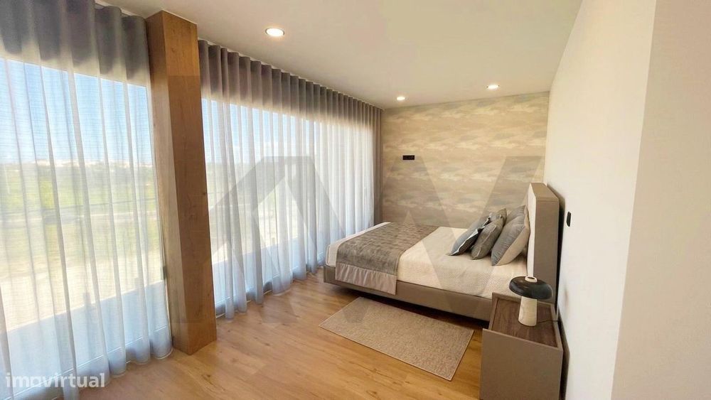 Moradia T4 de nova construção com piscina privativa - Caldas da Rainha