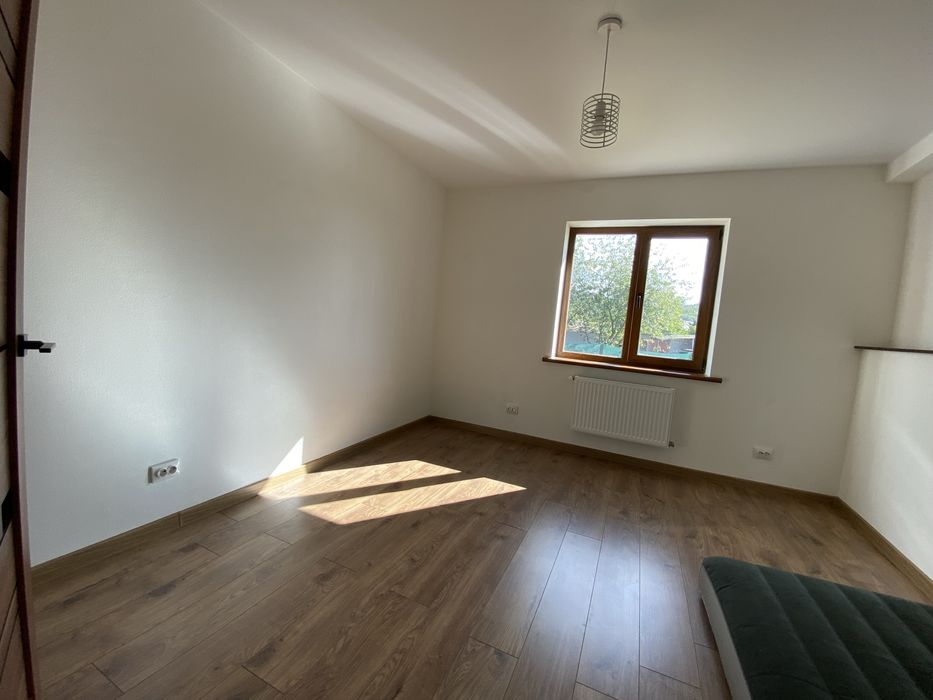 Будинок з двома спальнями в який можна заїхати одразу