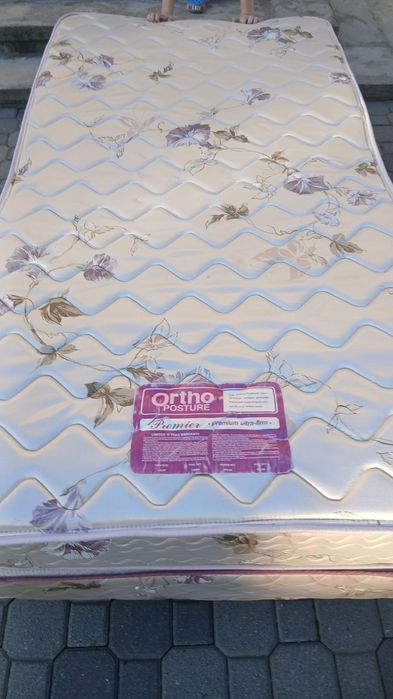 Ліжко металеве з матрацом