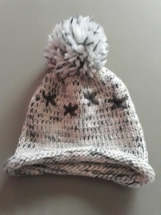 .Шапка  жіноча .