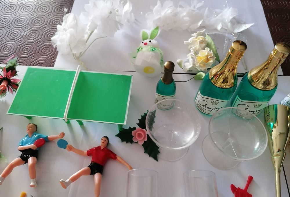 Peças decorativas de bolos e outros, lote todo por 5€