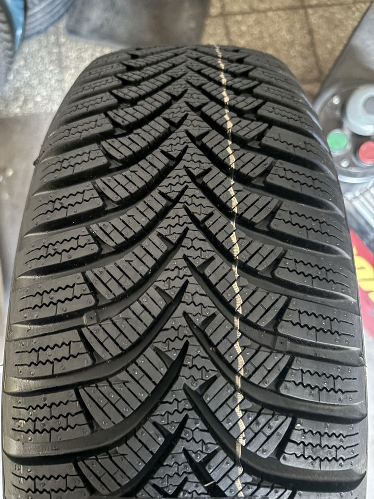 Nowe opony zimowe 195/65 R15 Hankook