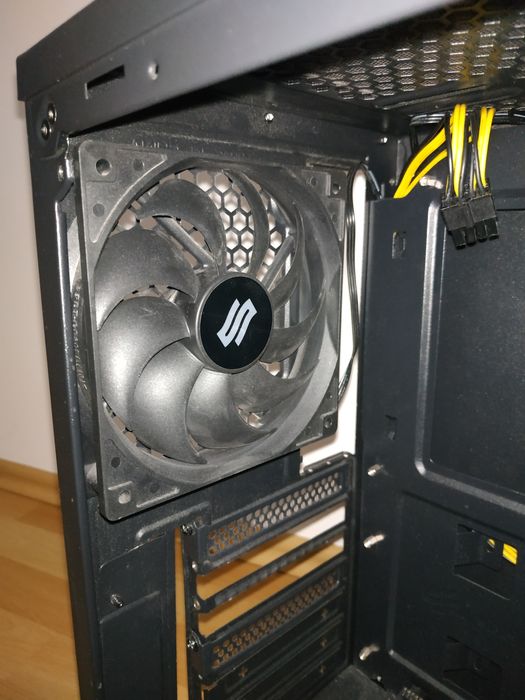 Obudowa SilentiumPC z zasilaczem 550W