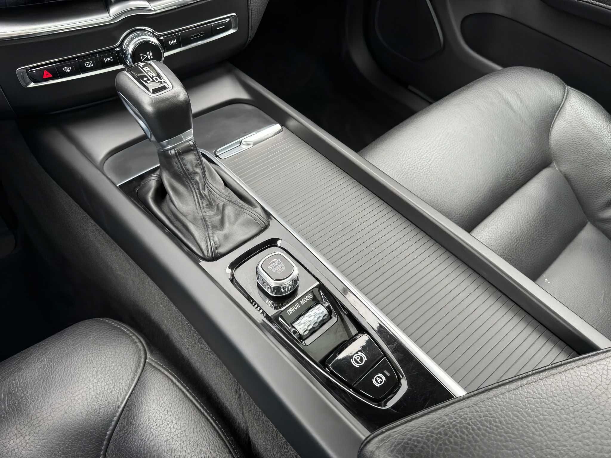 2020 Volvo XC60 T5 Momentum