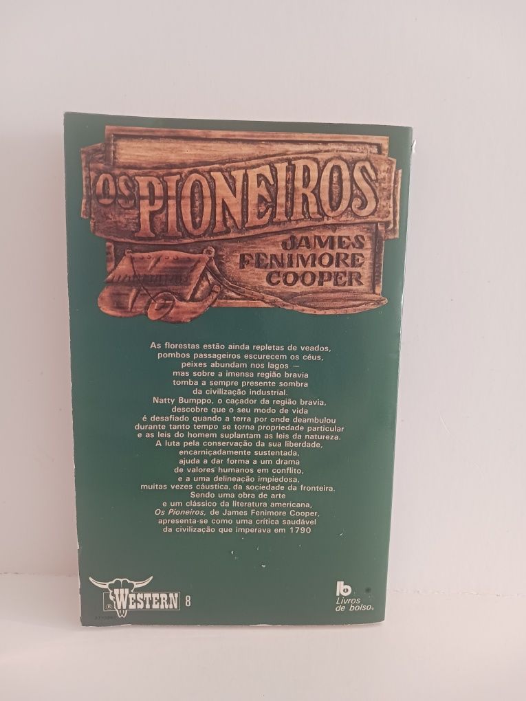 Livros Os Pioneiros, de James Fenimore Cooper - Novo