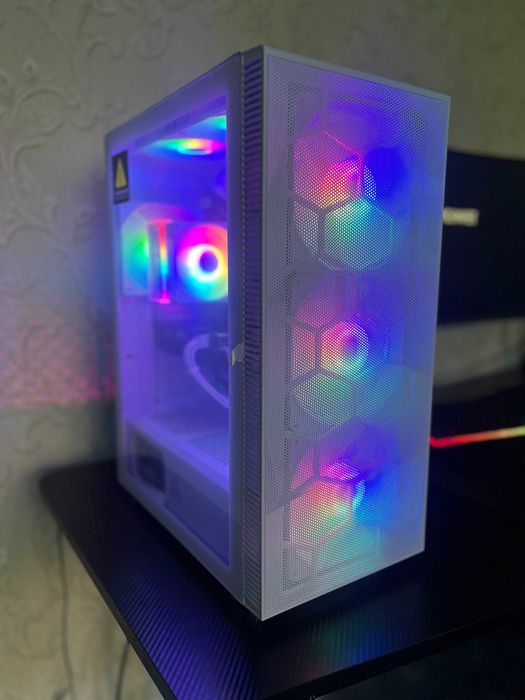 Потужий білий ігровий ПК 