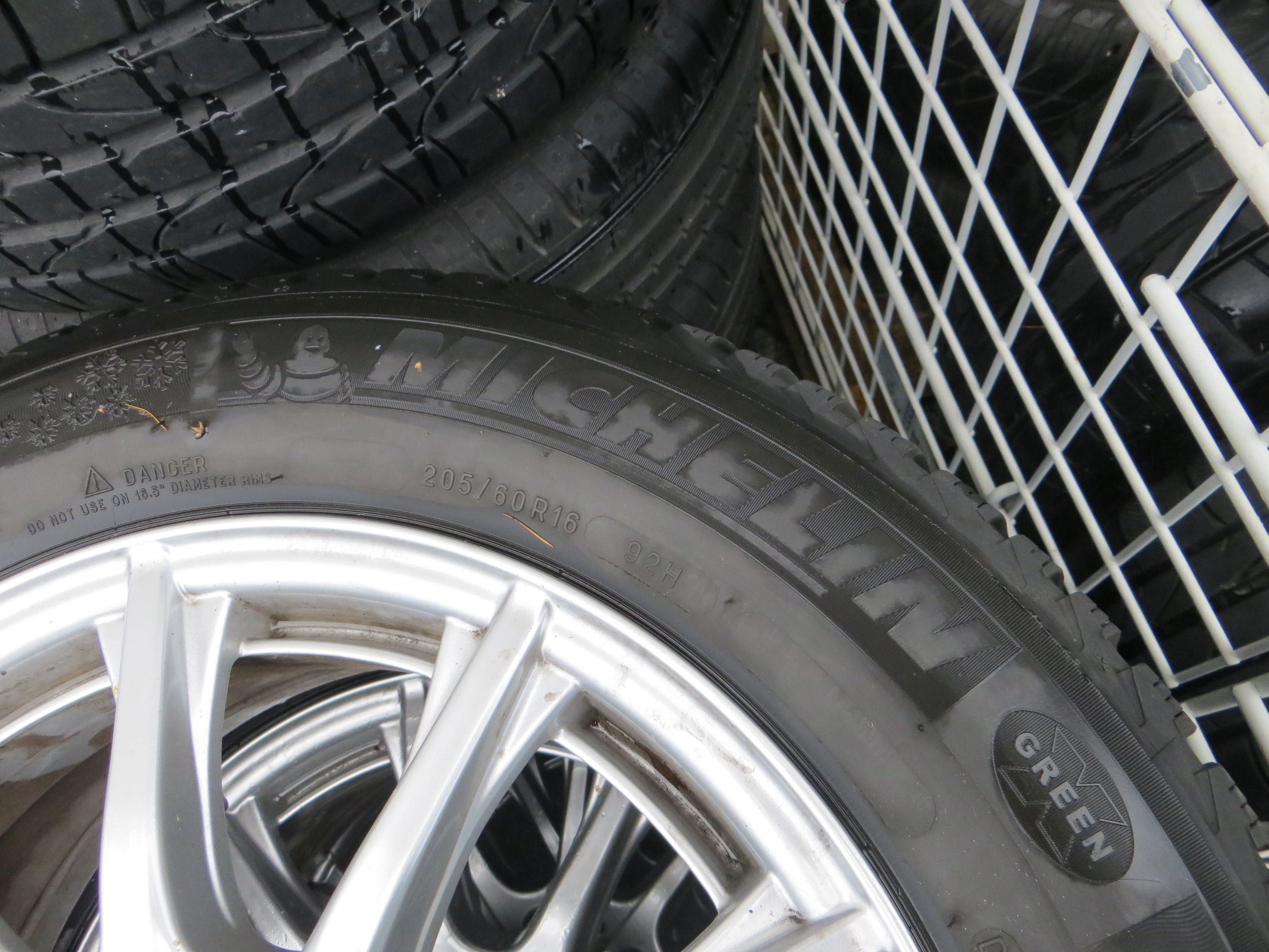 Felgi Mercedes z oponami 205/60/R16